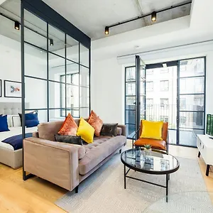 https://trendy-riverside-flat-in-london.brighton-hotels-england.com