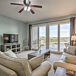 https://lakefront-retreat-w-pools-walk-to-beach.panamacity-beachhotels.com